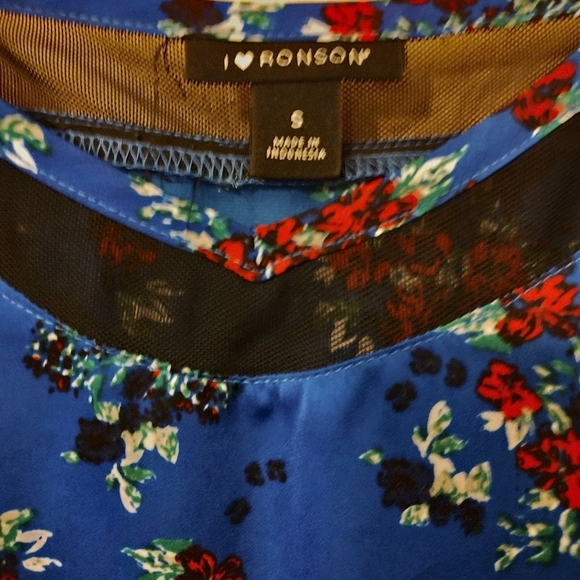 I ♥️Ronson Blue Floral Lace Neckline Spaghetti Strap Top Size Small - Picture 7 of 8
